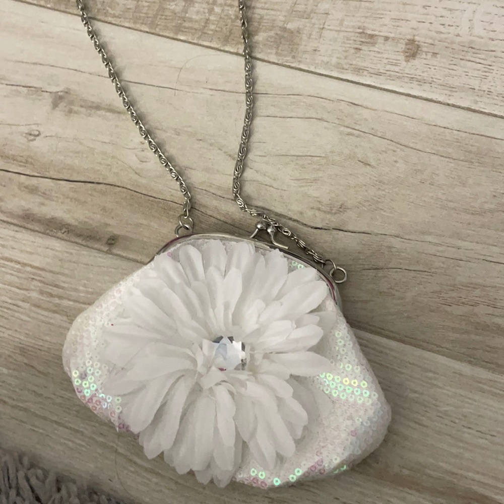 White flower bag